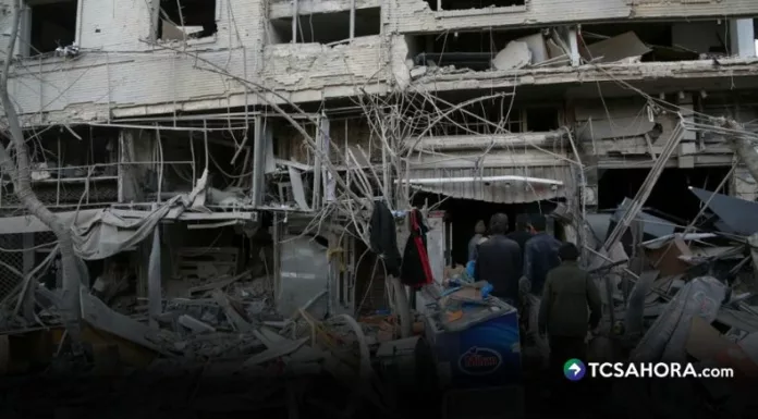 La ofensiva militar en Irán deja cientos de víctimas civiles y una estela de destrucción, mientras crece la tensión diplomática y militar en Oriente Medio.