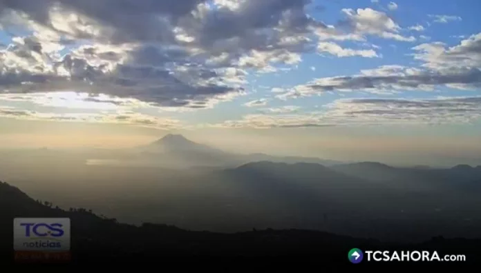 Se prevé que hoy, desde el mediodía, se tenga formación de nubosidad en zona montañosa norte y franja volcánica, con posibles lluvias.