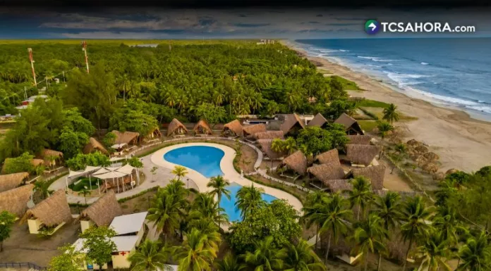 Piscinas nuevas, cabañas para hospedarse, food court y zonas frente al mar forman parte del renovado Parque Recreativo Costa del Sol, ubicado a unos 65 kilómetros de San Salvador.