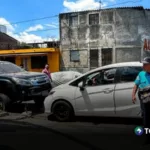CAM retira vehículos abandonados en el Barrio Santa Anita, San Salvador