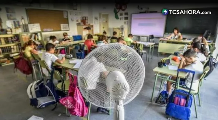 El calor extremo dentro de las aulas está afectando la atención y el aprendizaje de los estudiantes, disminuyendo la concentración y el rendimiento escolar.