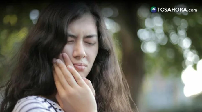 Aunque los síntomas pueden parecer similares, las causas de la parestesia facial y parálisis facial también son distintas.