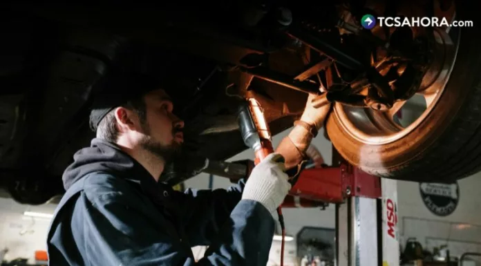 La presión de las llantas influye en el consumo de combustible, ya que si tienen menos aire, el vehículo pierde eficiencia.