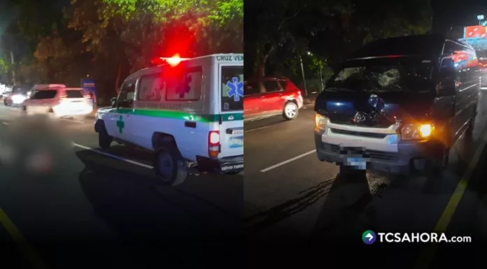 Un adulto mayor murió anoche luego de ser atropellado por un microbús en la 49 Av. Sur, en las cercanías de la colonia Luz, San Salvador Centro.