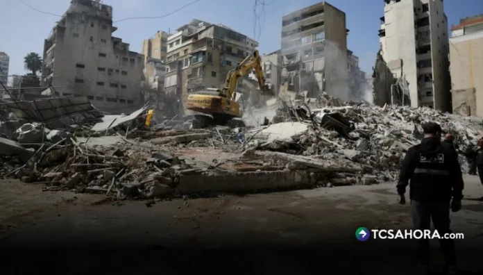 Un edificio, que funcionaba como almacén de proyectiles y cuartel general, fue reducido a escombros.