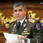 Presidenta encargada de Venezuela destituye al ministro de Defensa