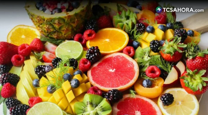Los expertos recomiendan incluir frutas de diferentes colores en la dieta diaria, ya que cada una aporta beneficios distintos al organismo.