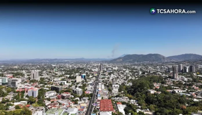 El MARN prevé temperaturas de hasta 37 grados, lluvias en algunos sectores y advierte sobre mareas vivas en la costa salvadoreña.