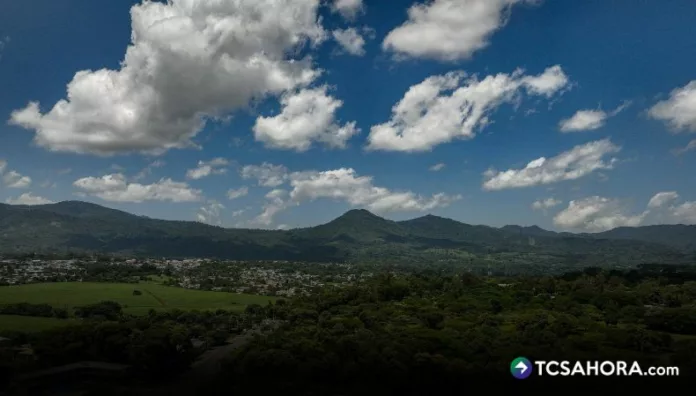 La temperatura rondará entre 30 ° y 37 ° Celsius. Desde la tarde, mayor nubosidad y lluvias puntuales en zonas de cordilleras volcánicas.