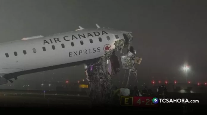 Un avión colisionó en plena pista del aeropuerto y activó un fuerte operativo de emergencia. A bordo viajaban 76 personas y 41 fueron trasladadas a centros médicos.