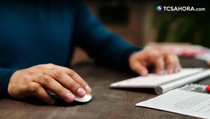 Uno de los errores más frecuentes es utilizar la misma contraseña en diferentes plataformas o incluir datos personales.