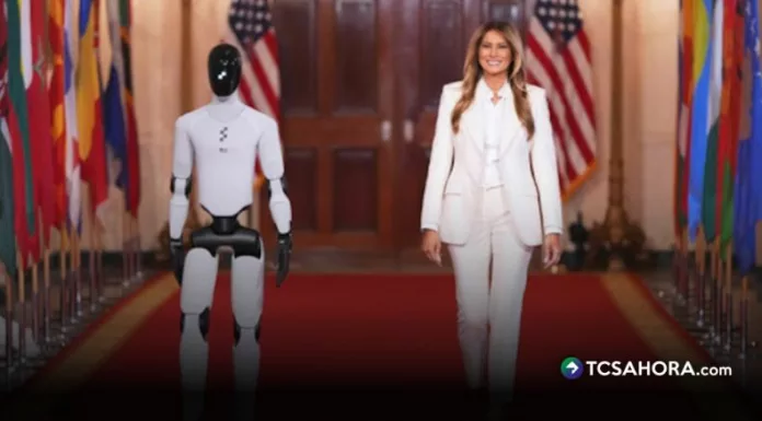 El robot humanoide caminó junto a la Primera Dama, habló frente a líderes internacionales y saludó en varios idiomas antes de retirarse del evento.