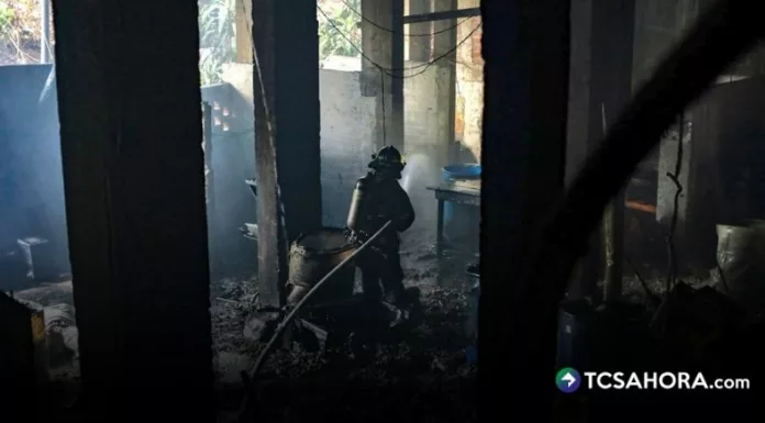 Una explosión en una cohetería ilegal en Ciudad Delgado dejó como saldo a dos personas fallecidas y al menos ocho lesionadas.