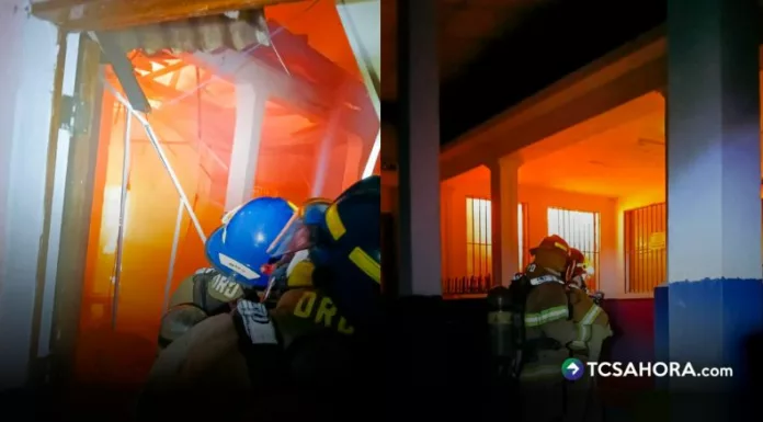 Un voraz incendio se registró esta madrugada en las instalaciones del Centro de Gobierno de Sensuntepeque en Cabañas Este.