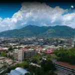 Clima caluroso, lluvias puntuales y vientos fuertes para este domingo