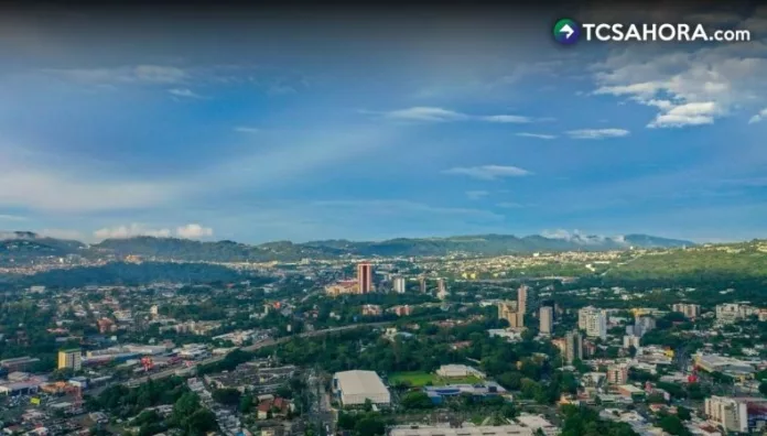 Clima caluroso y lluvias puntuales se esperan para este lunes en todo el territorio salvadoreño, según el Ministerio de Medio Ambiente.