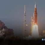 Artemis II despega hacia la Luna con cuatro astronautas en el primer viaje tripulado lunar en más de 50 años