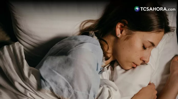 Después de vacaciones, se recomienda retomar la rutina del sueño de manera gradual y evitar factores que alteren el descanso.