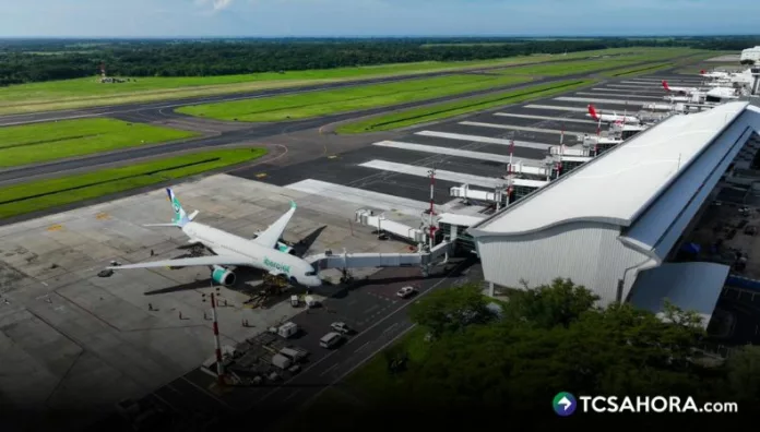 Representantes de Air Canada sostendrán hoy reuniones con autoridades del gobierno, para poder abrir vuelos entre El Salvador y Canadá.