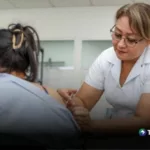 Aplican vacuna contra el sarampión al personal de salud y población en riesgo