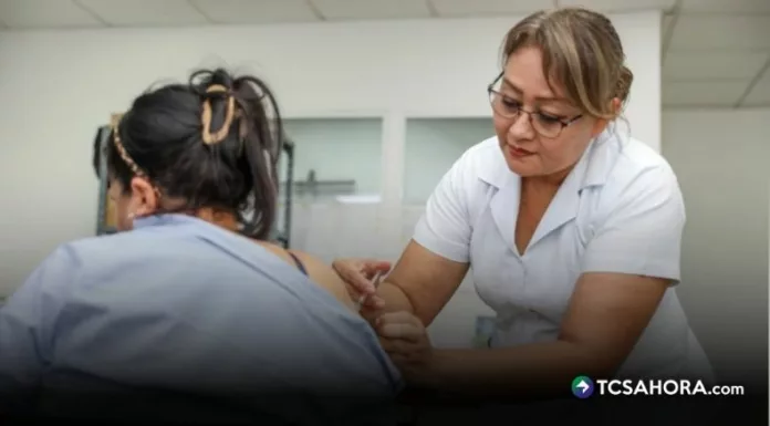 La medida busca proteger a todo el personal que trabaja en el área de salud como parte de las medidas de prevención contra el sarampión.