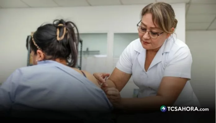 La medida busca proteger a todo el personal que trabaja en el área de salud como parte de las medidas de prevención contra el sarampión.