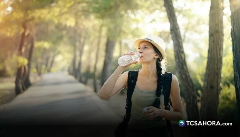 ¿Sabe cuál es la cantidad de agua que debe consumir ante las altas temperaturas?