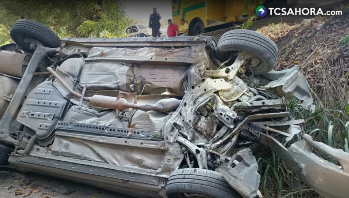 El accidente se registró esta tarde en el kilómetro 42 ½ de la carretera que de San Salvador conduce hacia Santa Ana.
