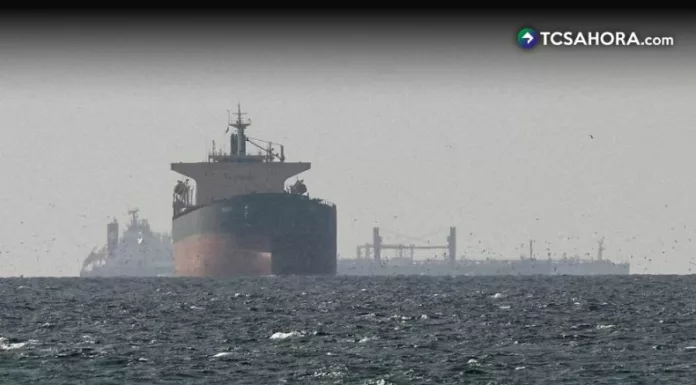 La reapertura del estrecho de Ormuz permite el paso de buques mientras dure la tregua, pero Donald Trump confirma que el cerco naval seguirá activo hasta cerrar un acuerdo.