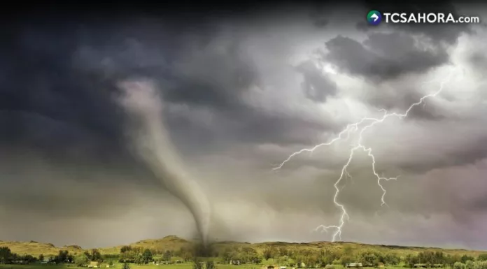 Más de 50 millones de habitantes se verán afectados por una serie de tornados, tormentas y frío. Las autoridades emitieron alerta.