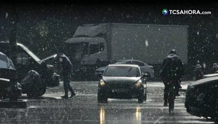 El Ministerio de Medio Ambiente prevé tormentas en distintas zonas, con mayor intensidad por la tarde y noche, además de ráfagas de viento y mareas vivas en la costa.