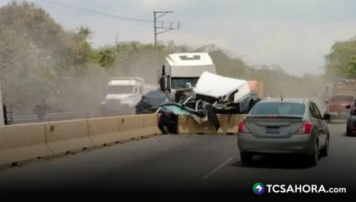 El accidente de tránsito ocurrió esta mañana en el bypass de Sonsonate dejando como saldo al menos tres lesionados.