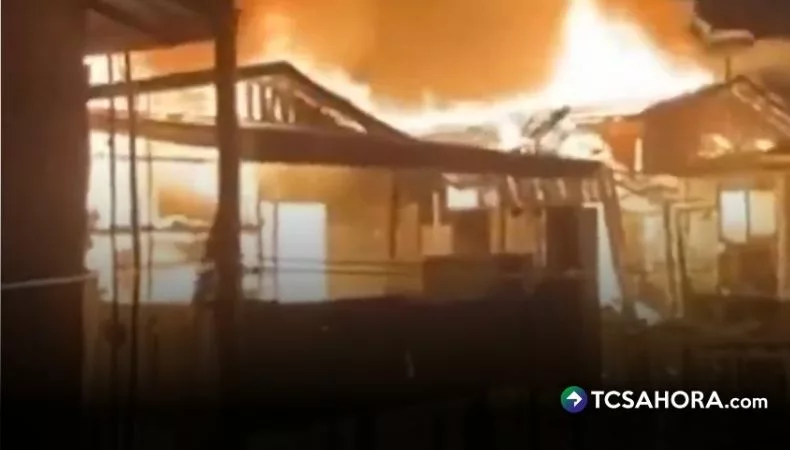 Voraz incendio destruye más de mil viviendas en Malasia