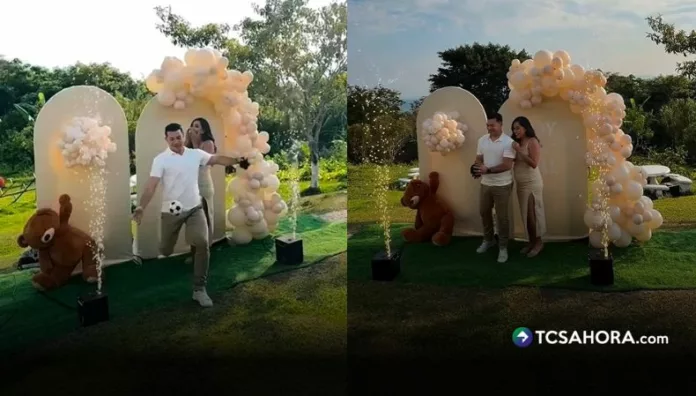 El periodista deportivo de TCS compartió el momento junto a su esposa y utilizó un peculiar objeto para hacer la revelación.