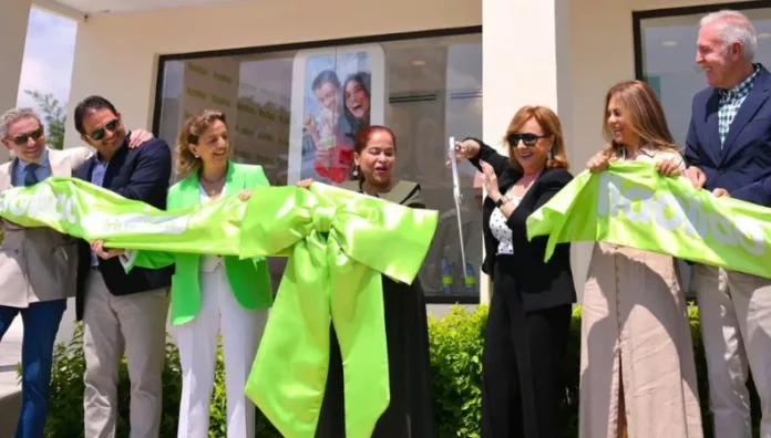 llaollao presenta en El Salvador una nueva forma de compra: pedir y recibir tu yogurt helado sin salir del vehículo. Este formato debuta por primera vez a nivel mundial.