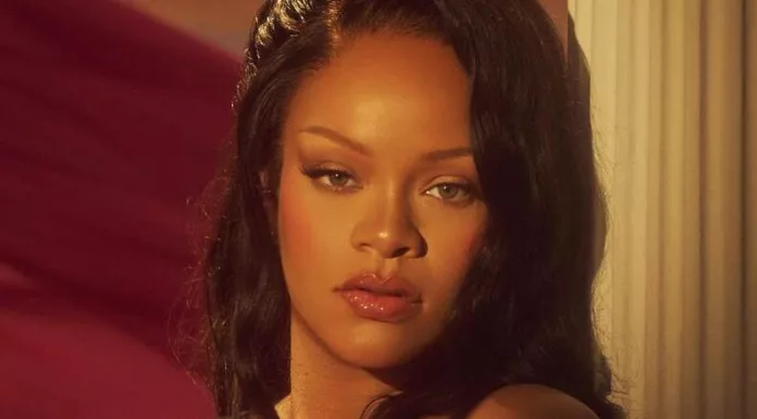 Rihanna no pierde el tiempo y ya está sacando lucro de la imagen de su tercer retoño, la bebé Rocki.