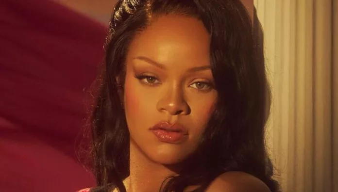 Rihanna no pierde el tiempo y ya está sacando lucro de la imagen de su tercer retoño, la bebé Rocki.