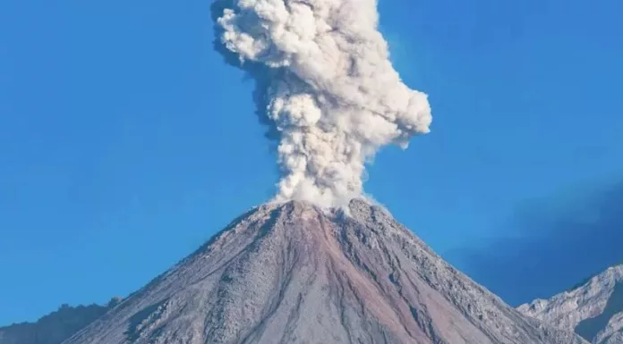 Los momentos de angustia que vivieron turistas y senderistas durante la erupción del volcán Santiaguito quedaron plasmados en videos, ¡chécalos!