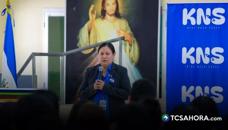Ingeniera salvadoreña de la NASA visita centros educativos del país