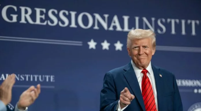 Donald Trump dio una orden contundente, eliminar cualquier embarcación que sea sorprendida colocando minas en el estrecho de Ormuz.