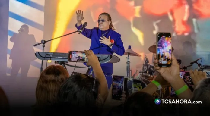 El cantante celebrará 55 años de trayectoria con invitados y sus mayores éxitos. Aquí el horario y dónde ver la transmisión en vivo.