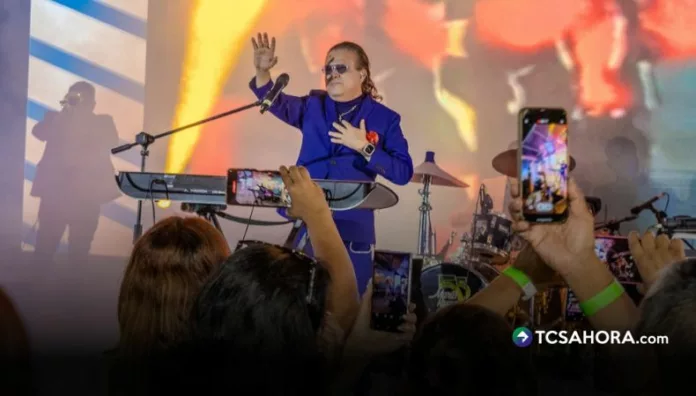 El cantante celebrará 55 años de trayectoria con invitados y sus mayores éxitos. Aquí el horario y dónde ver la transmisión en vivo.