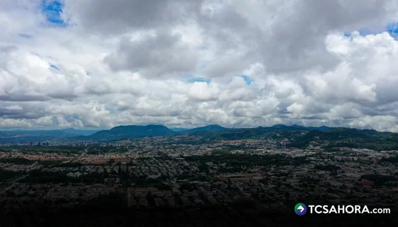 Cierre de semana con nubosidad y lluvias en territorio salvadoreño