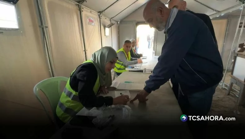 Palestinos votan en sus primeras elecciones tras la guerra en Gaza