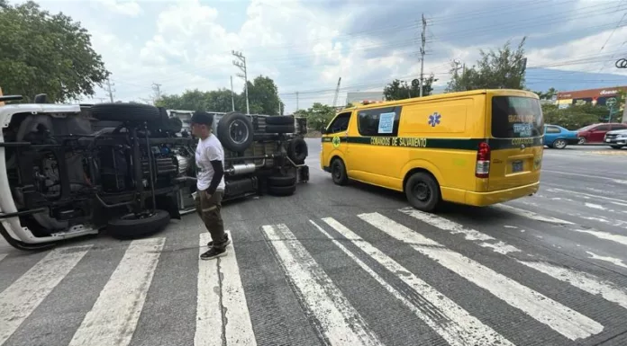 Uno de los accidentes ocurrió en la avenida Bernal en San Salvador, al menos dos motociclistas resultaron lesionados.