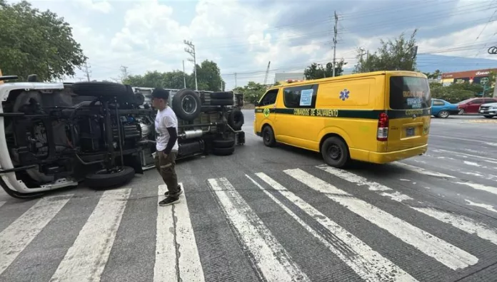 Uno de los accidentes ocurrió en la avenida Bernal en San Salvador, al menos dos motociclistas resultaron lesionados.