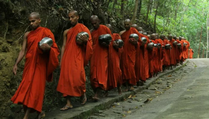 Los monjes llevaban dentro de su equipaje cerca de 242 libras de cannabis, las cuales al parecer cargaban desde Tailandia.
