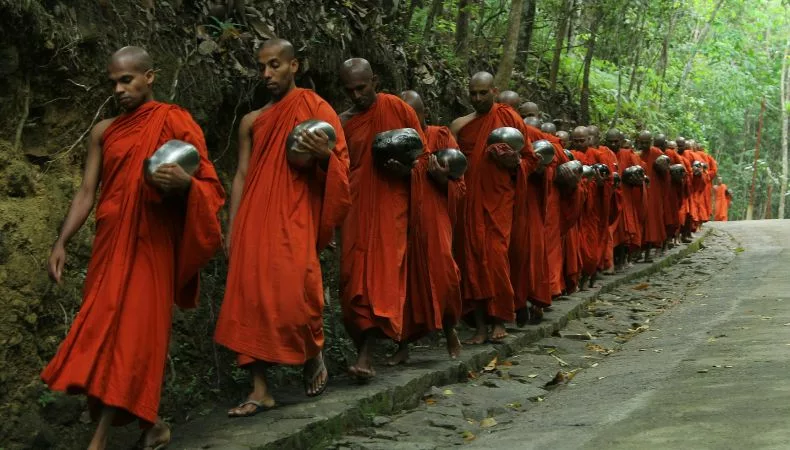 Arrestan a 22 monjes en Sri Lanka por llevar sustancias ilegales