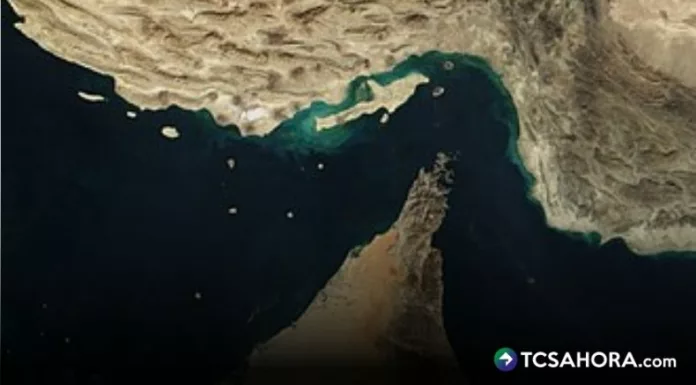 Donald Trump aseguró que Irán le informó que se encuentra en un “estado de colapso” y le pidió reabrir el estrecho de Ormuz.