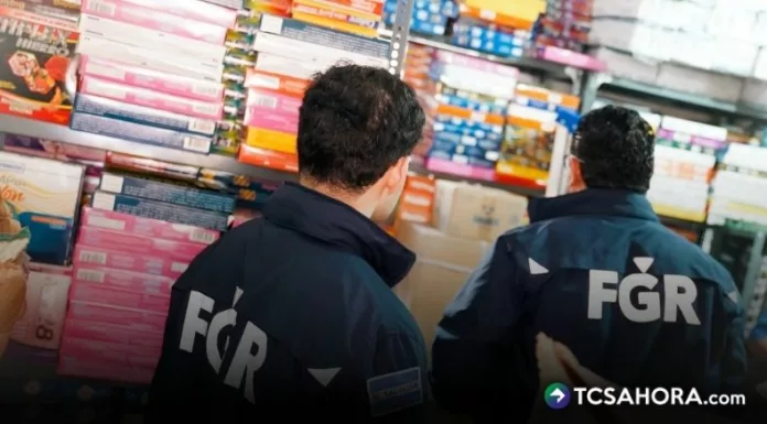 Las autoridades allanaron este martes inmuebles en los que se decomisó medicamentos sin registro sanitario y con viñetas falsas.